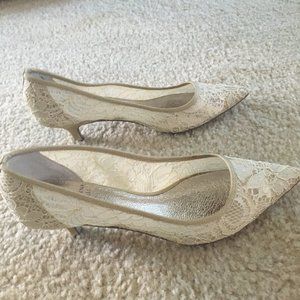 Adrianna Papell Lois Lace Kitten Heel Pump 7M(US